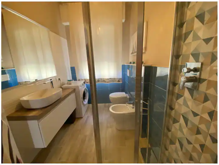 balcone bagno appartamento sul mare Cecina
